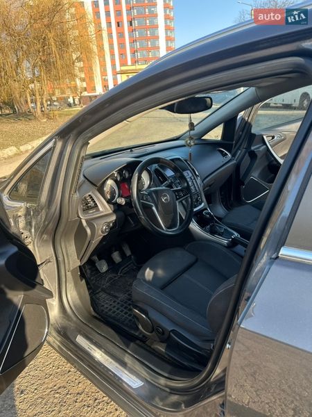 Универсал Opel Astra 2011 в Ивано-Франковске
