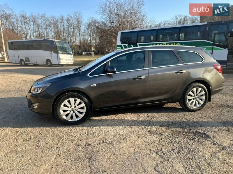 Универсал Opel Astra 2011 в Ивано-Франковске