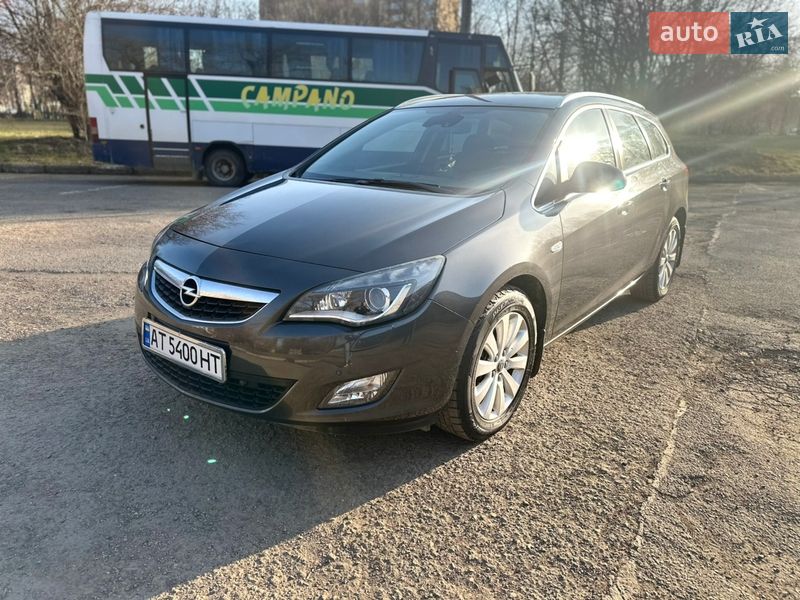 Универсал Opel Astra 2011 в Ивано-Франковске