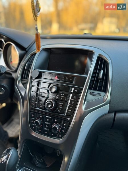 Универсал Opel Astra 2011 в Ивано-Франковске