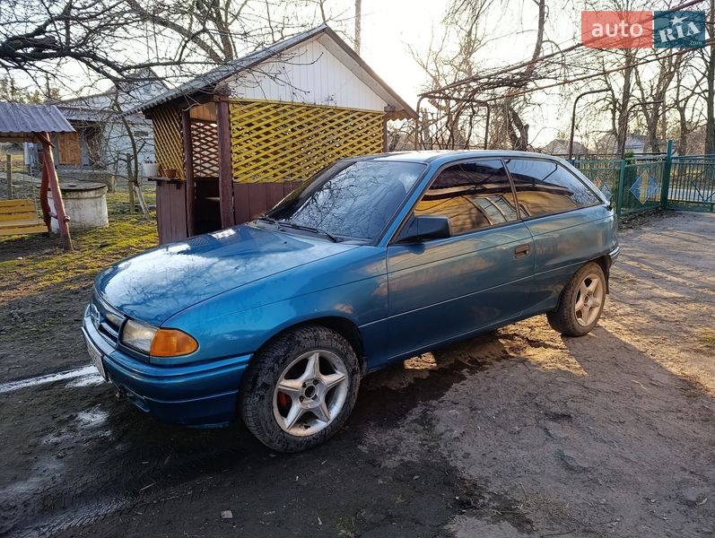 Хетчбек Opel Astra 1993 в Турійську