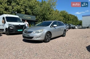 Універсал Opel Astra 2011 в Рівному