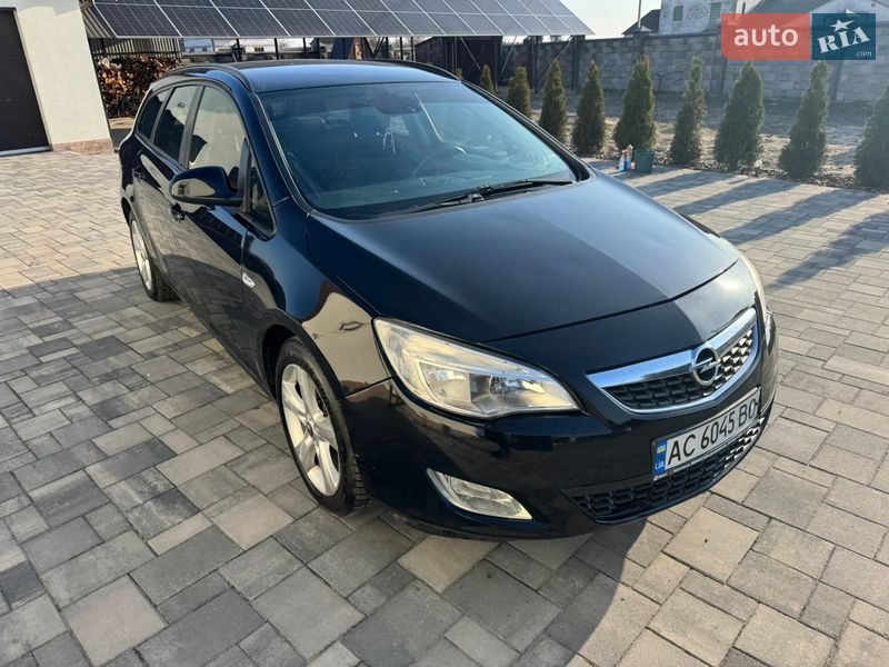 Opel Astra 2011