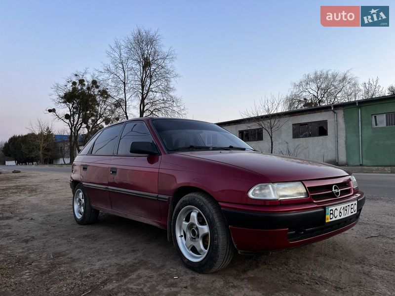 Хетчбек Opel Astra 1992 в Стрию