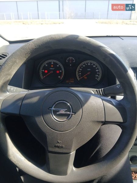 Универсал Opel Astra 2011 в Буске