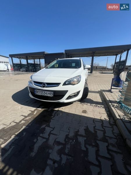 Универсал Opel Astra 2014 в Тернополе