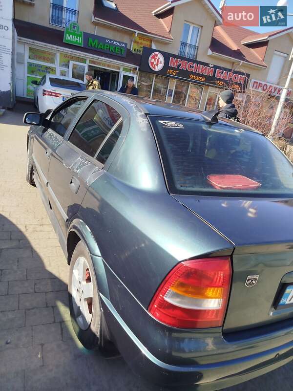 Хэтчбек Opel Astra 2004 в Обухове