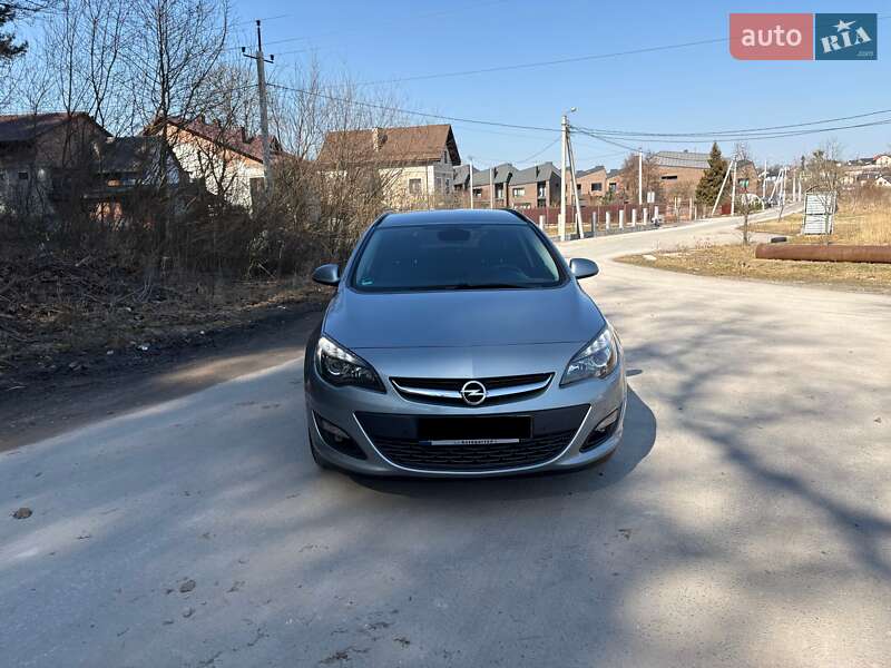 Універсал Opel Astra 2014 в Львові