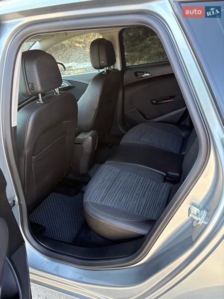 Універсал Opel Astra 2014 в Львові