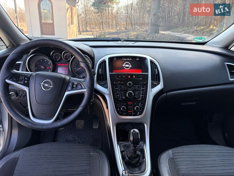 Універсал Opel Astra 2014 в Львові