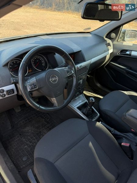 Универсал Opel Astra 2006 в Чернигове