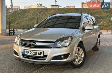 Универсал Opel Astra 2012 в Днепре