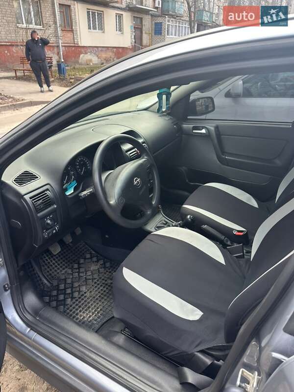 Седан Opel Astra 2008 в Миргороде