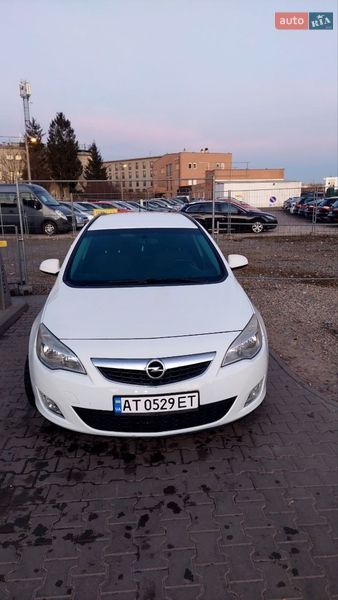 Универсал Opel Astra 2012 в Ивано-Франковске