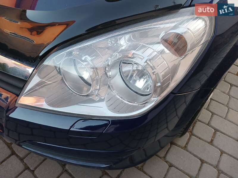 Універсал Opel Astra 2010 в Івано-Франківську