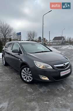 Универсал Opel Astra 2012 в Белогородке