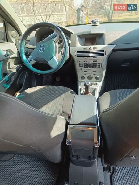 Хэтчбек Opel Astra 2010 в Киеве