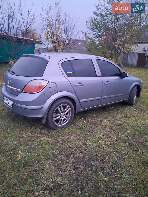 Хетчбек Opel Astra 2006 в Валках
