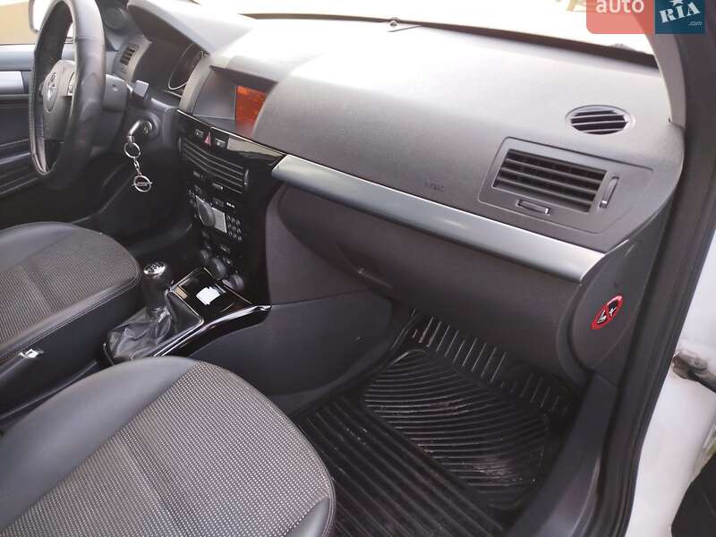 Универсал Opel Astra 2009 в Хмельницком