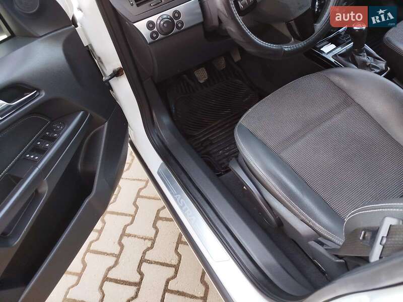 Универсал Opel Astra 2009 в Хмельницком