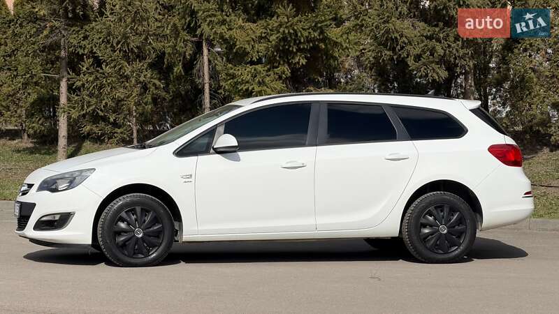 Універсал Opel Astra 2013 в Тернополі