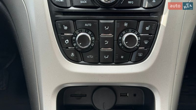 Універсал Opel Astra 2013 в Тернополі