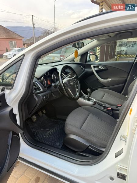 Універсал Opel Astra 2011 в Сваляві