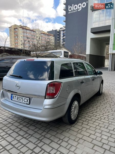 Универсал Opel Astra 2011 в Ивано-Франковске