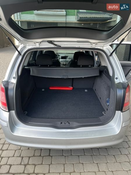 Универсал Opel Astra 2011 в Ивано-Франковске