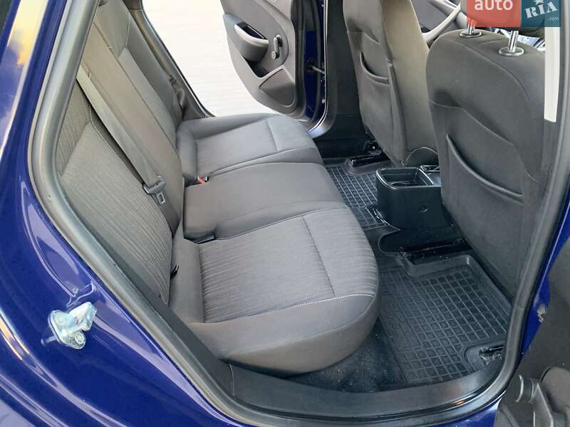 Универсал Opel Astra 2012 в Остроге