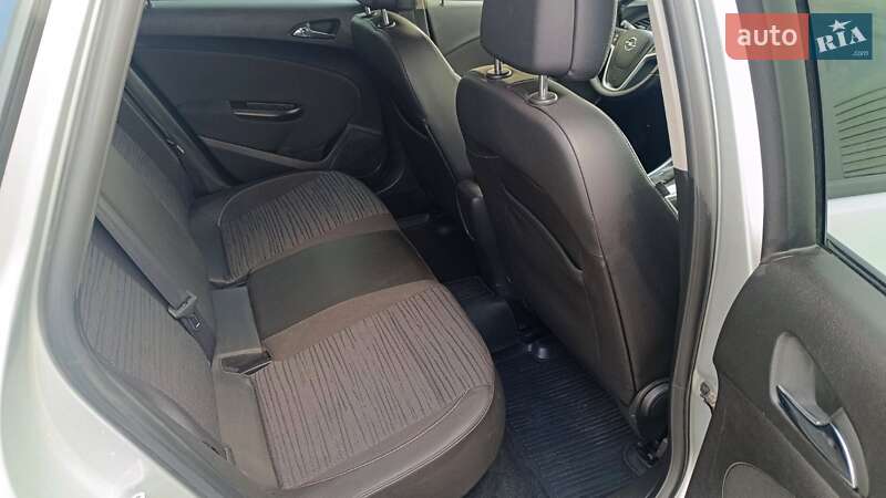 Седан Opel Astra 2015 в Киеве