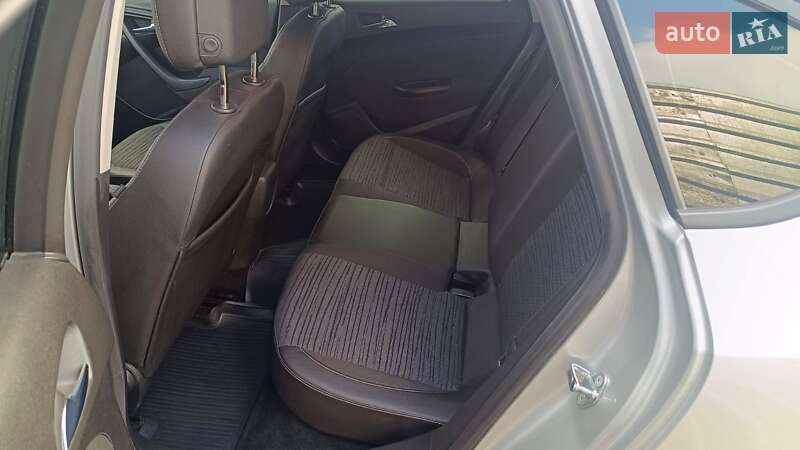 Седан Opel Astra 2015 в Киеве