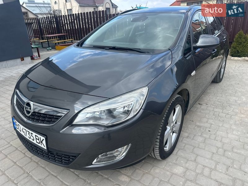 Opel Astra 2011 Opel Astra 2011