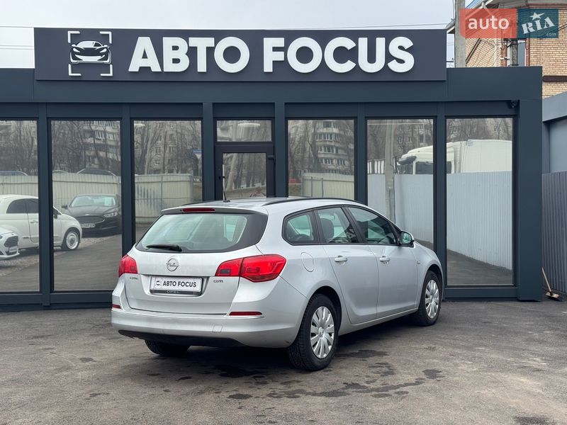 Универсал Opel Astra 2014 в Киеве