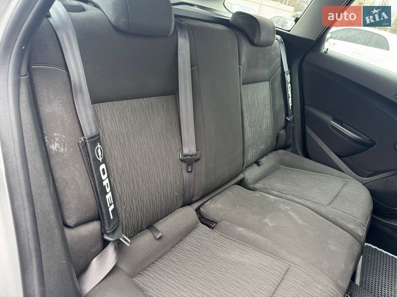 Универсал Opel Astra 2014 в Киеве