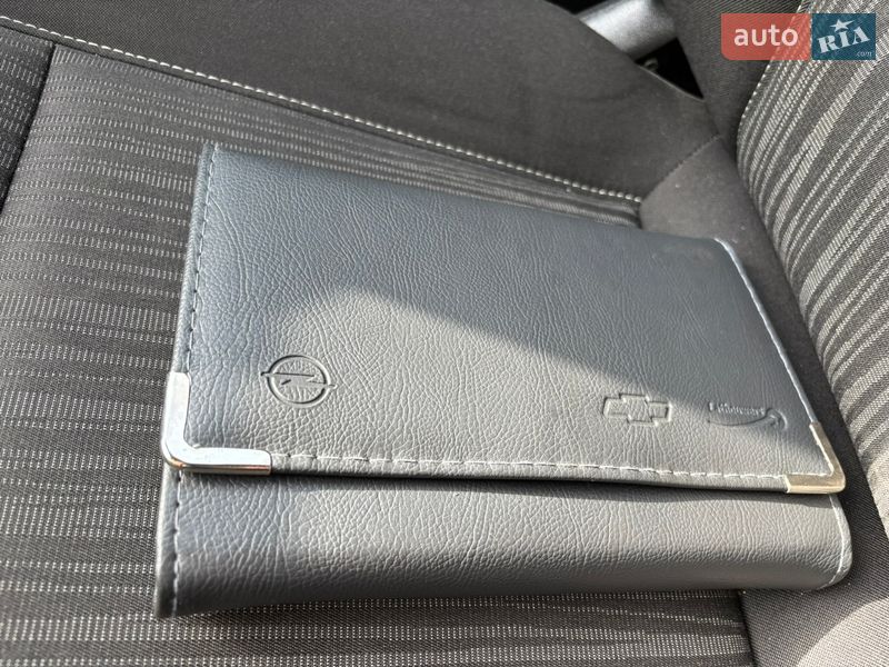 Универсал Opel Astra 2011 в Луцке
