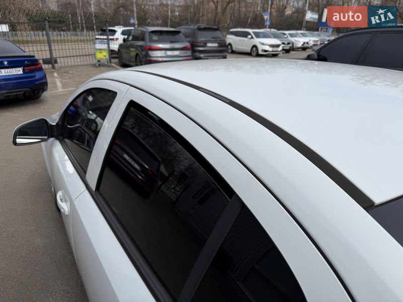 Седан Opel Astra 2012 в Киеве