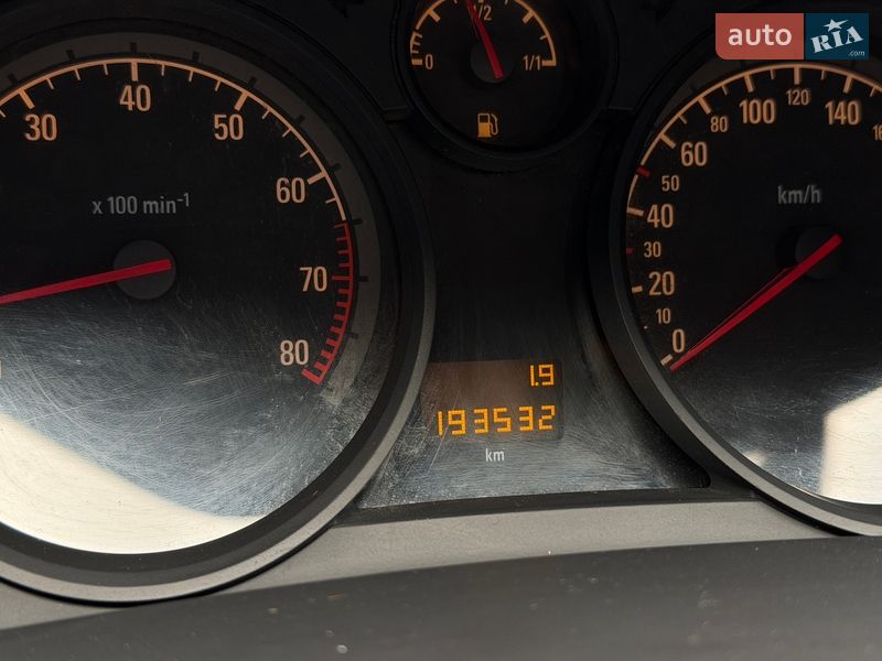 Седан Opel Astra 2012 в Киеве