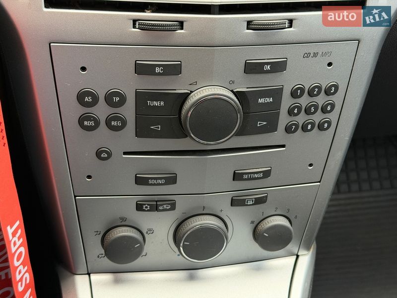 Седан Opel Astra 2012 в Киеве