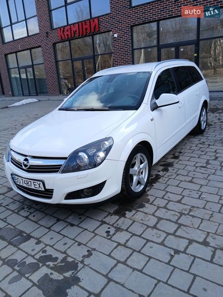 Универсал Opel Astra 2010 в Тернополе