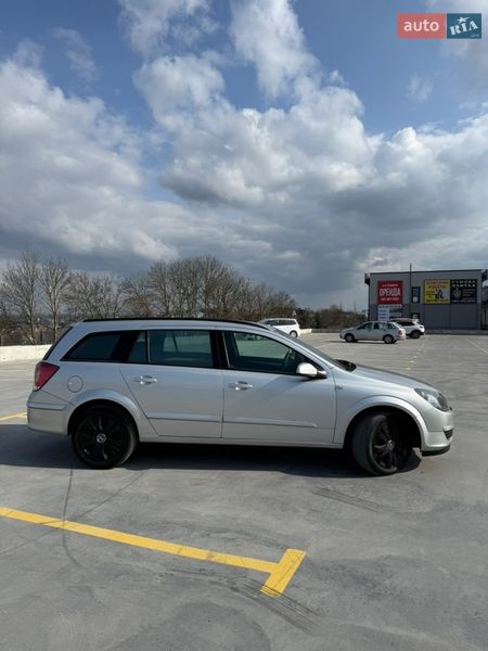 Універсал Opel Astra 2005 в Тернополі