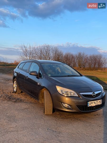 Универсал Opel Astra 2011 в Дубно