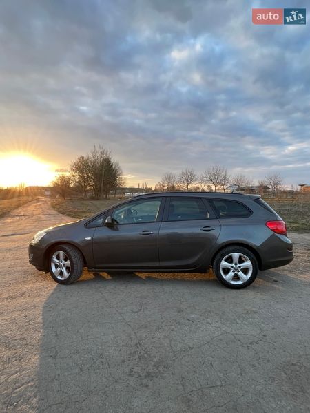 Универсал Opel Astra 2011 в Дубно