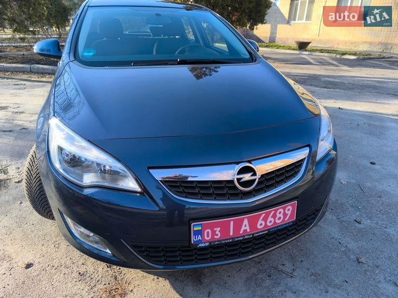 Opel Astra 2011