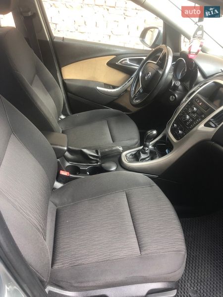 Хэтчбек Opel Astra 2014 в Калуше