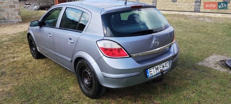 Хэтчбек Opel Astra 2004 в Сарнах