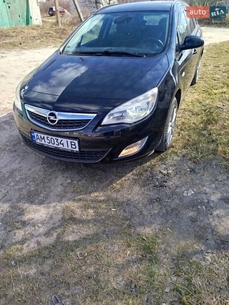 Универсал Opel Astra 2011 в Звягеле