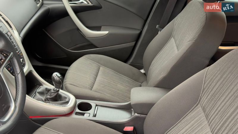 Универсал Opel Astra 2011 в Звягеле
