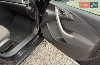 Универсал Opel Astra 2011 в Звягеле
