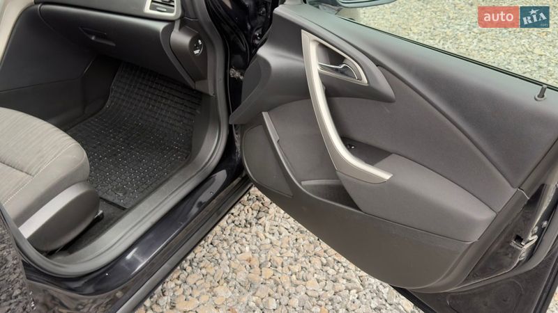 Универсал Opel Astra 2011 в Звягеле